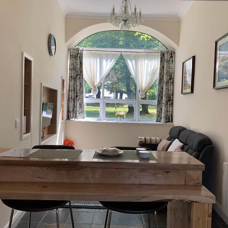 Cut Limestone Apartment Riverside Lodge カーロー エクステリア 写真