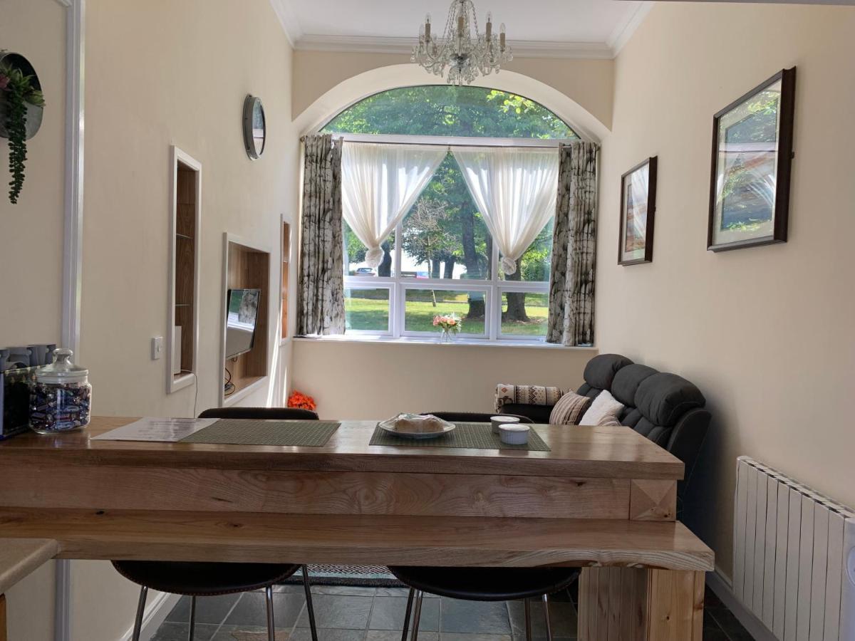 Cut Limestone Apartment Riverside Lodge カーロー エクステリア 写真