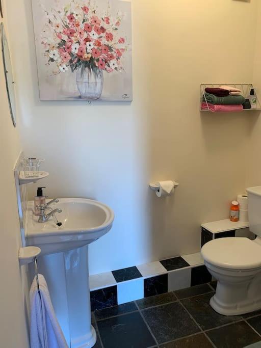 Cut Limestone Apartment Riverside Lodge カーロー エクステリア 写真