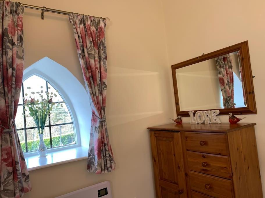 Cut Limestone Apartment Riverside Lodge カーロー エクステリア 写真